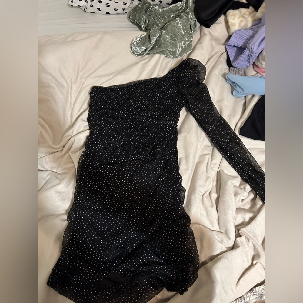 lucy in the sky one sleeve sparkle dress size small